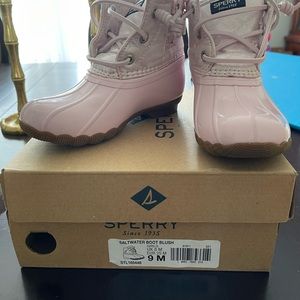 Great Condition Sperry Pink Saltwalter Boot in Blush. Size 9 (toddler)